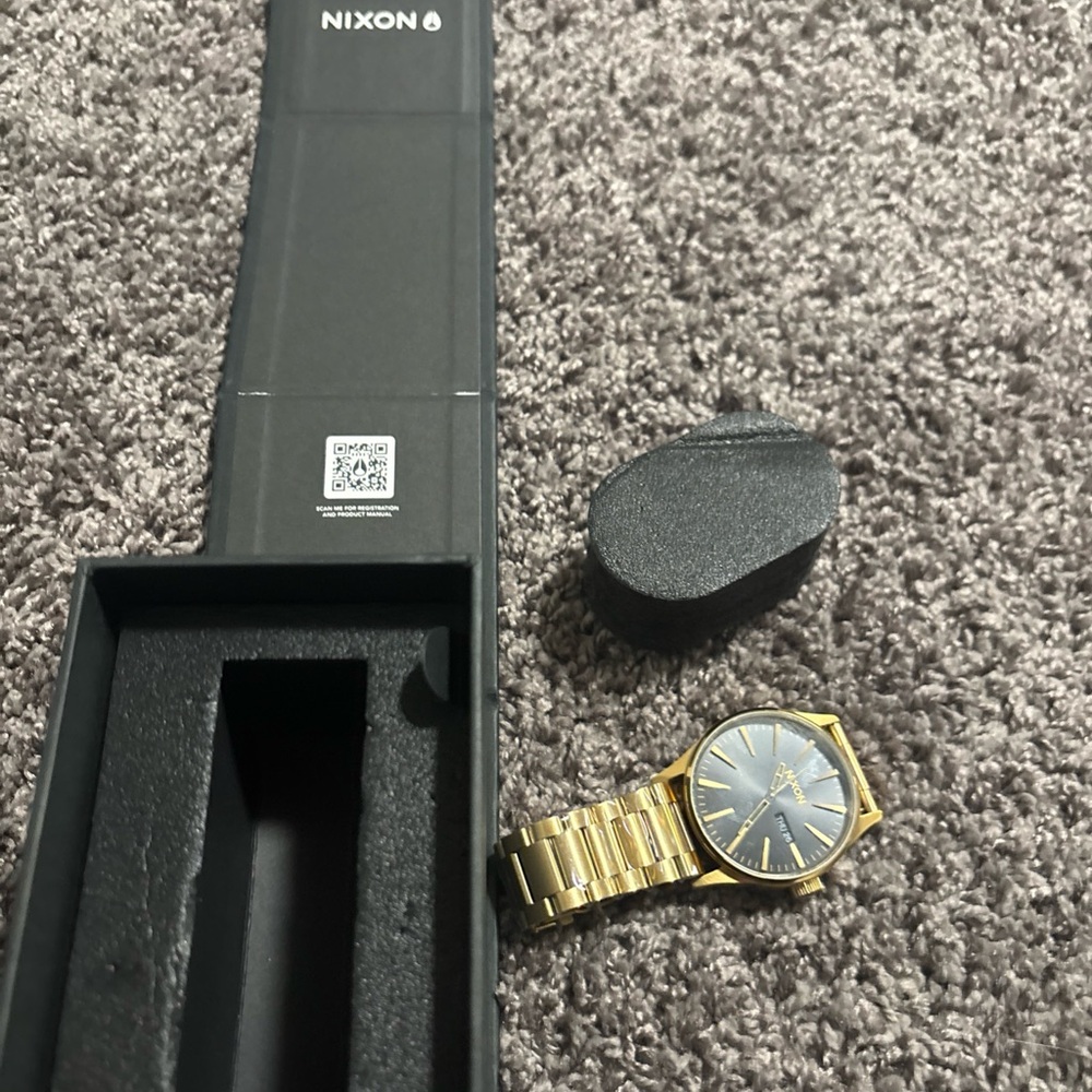 Nixon Sentry Gold Watch - Picture 3 of 10